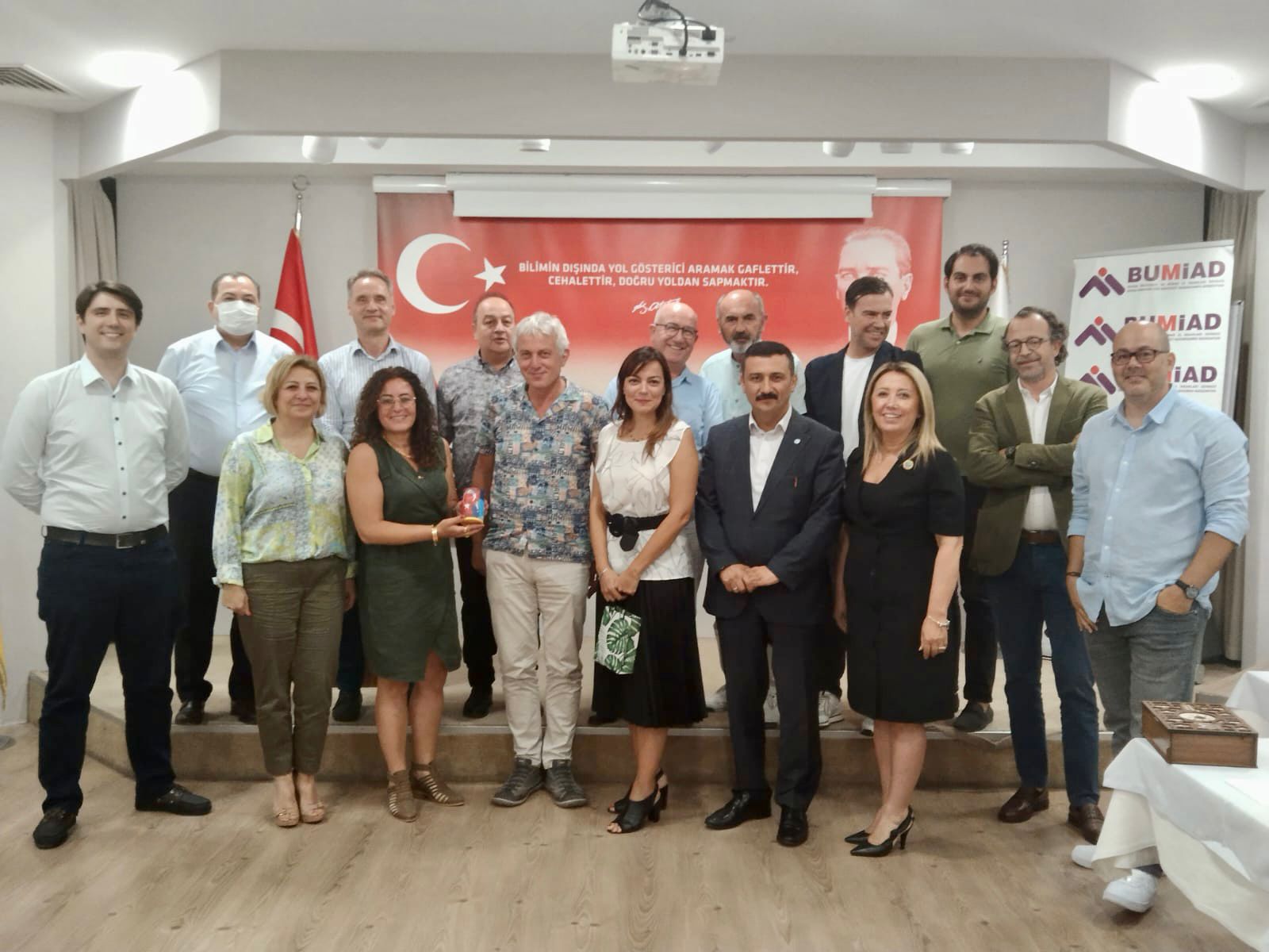 İyi Parti Bursa İl Başkanlığı İş İnsanları Çalışma Komisyonu ve  İl Başkanı  Sn. Selçuk Türkoğlu ile birlikte derneğimize ziyareti